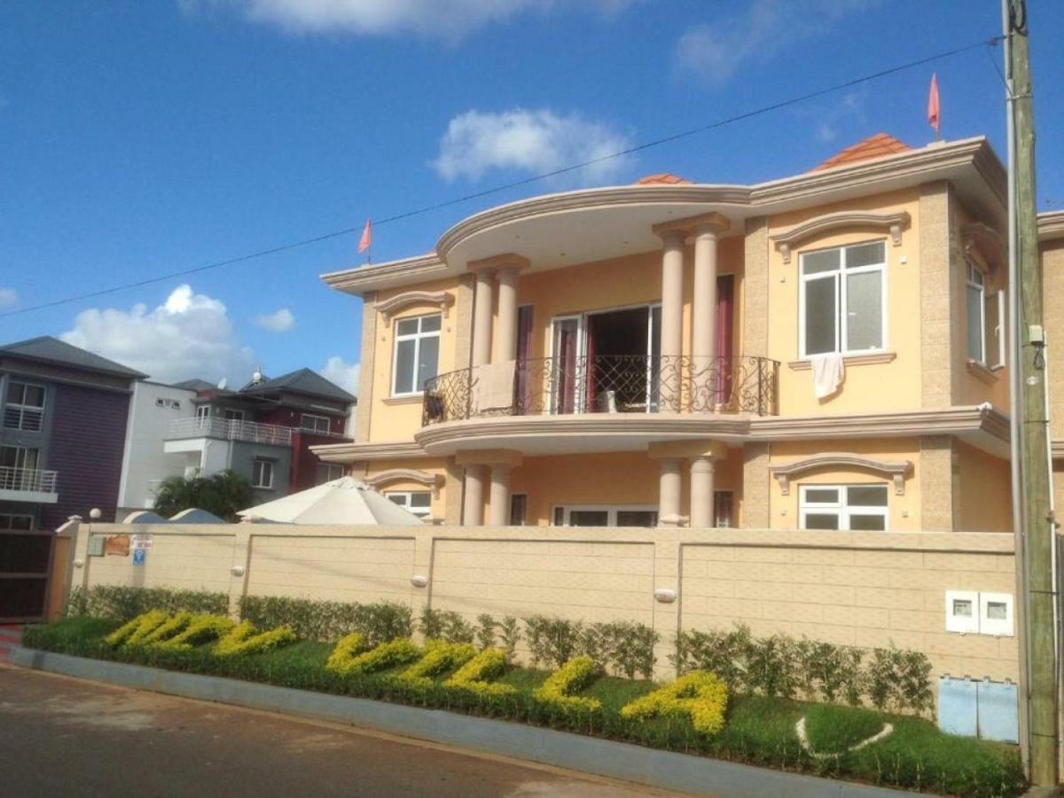 Niv Villa Flic en Flac Exterior photo